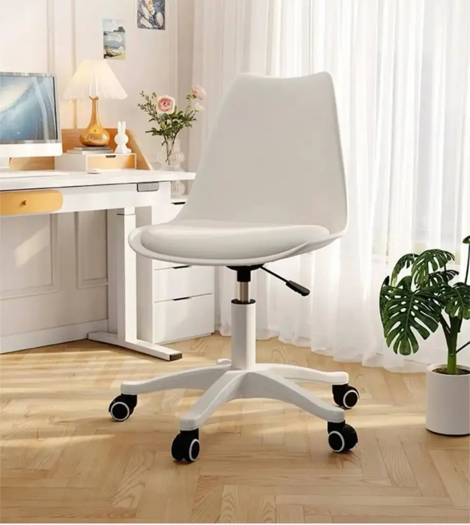 كرسي مكتب بتصميم عصري وبسيط ⚪ 