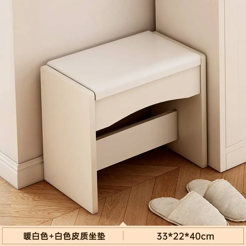 كرسي بيرو باللون الابيض