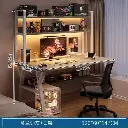 مكتب باللون الابيض مع رفوف علوية