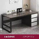مكتب دراسي باللون البني