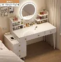 بيرو بشكل عصري مع مراة مضيئة
